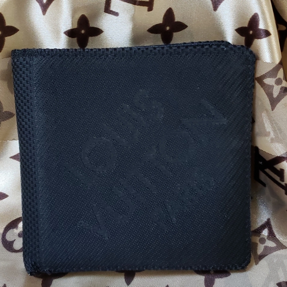Man's wallet.